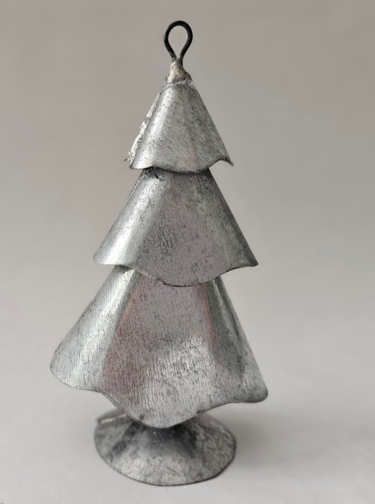 Metalware 5" scalloped tree